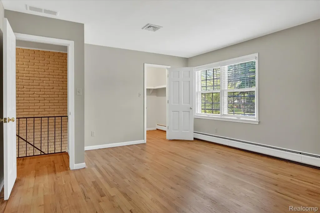 5447 Lahser Road Bloomfield Charter Township MI 48304