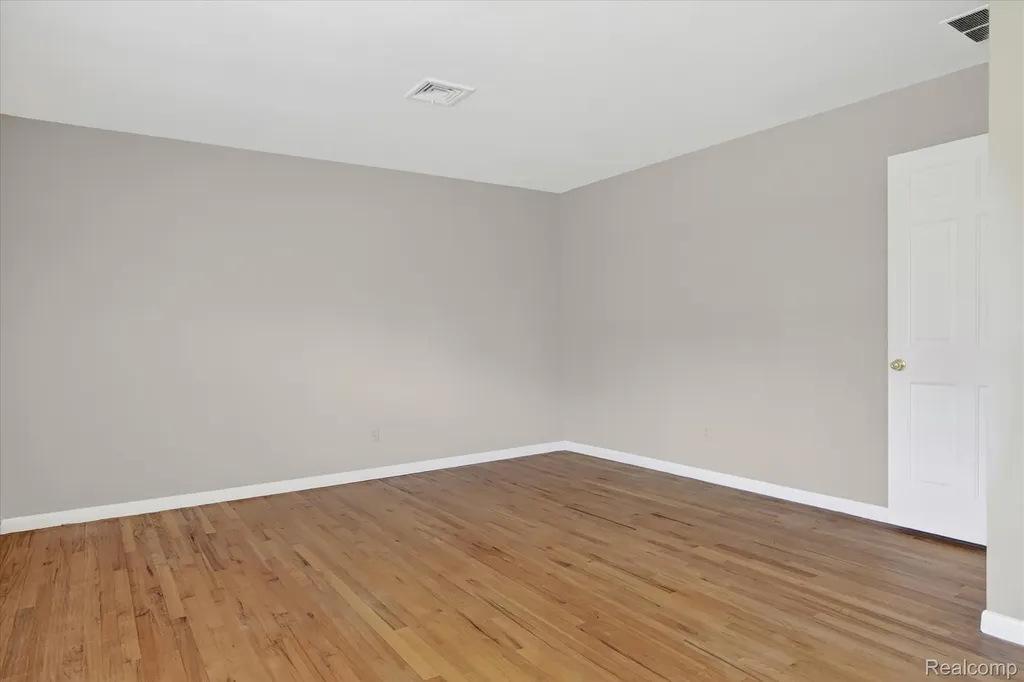 5447 Lahser Road Bloomfield Charter Township MI 48304
