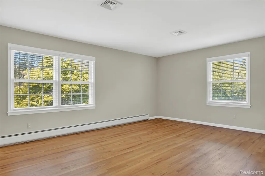 5447 Lahser Road Bloomfield Charter Township MI 48304