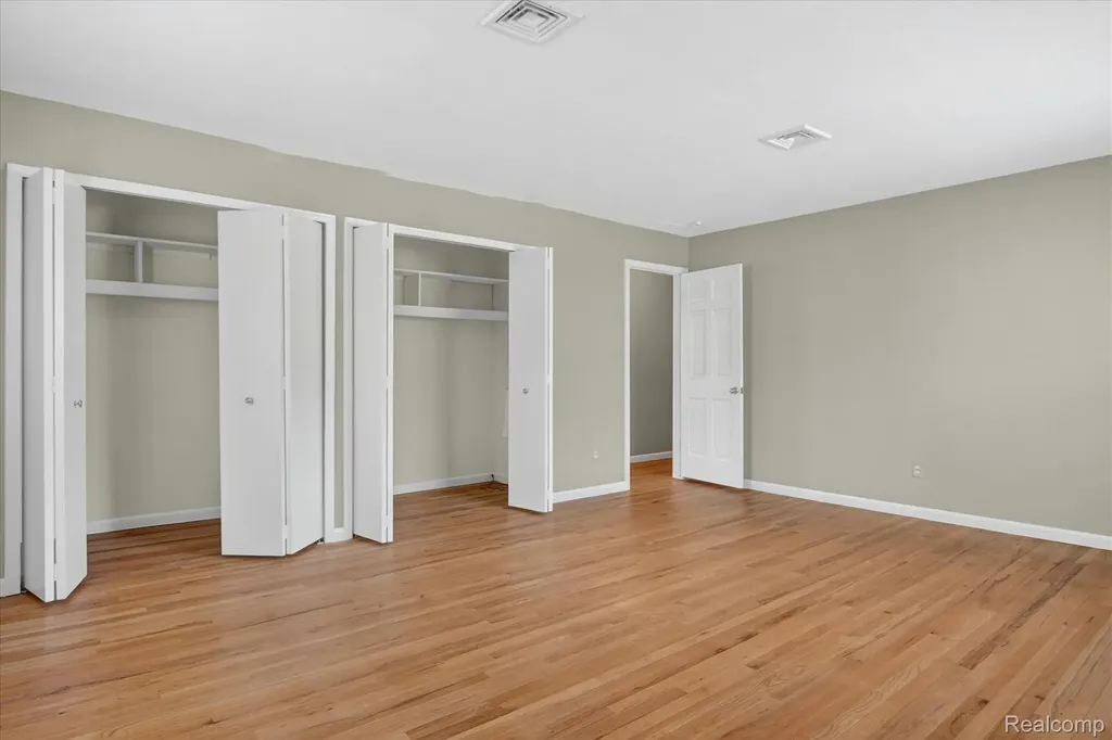 5447 Lahser Road Bloomfield Charter Township MI 48304