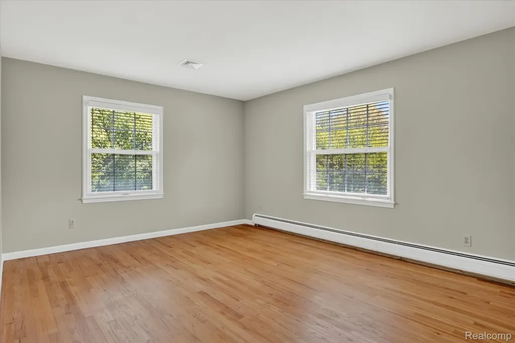 5447 Lahser Road Bloomfield Charter Township MI 48304