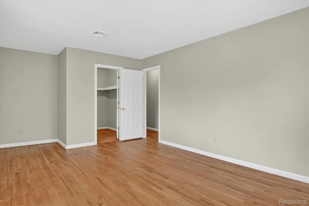 5447 Lahser Road Bloomfield Charter Township MI 48304