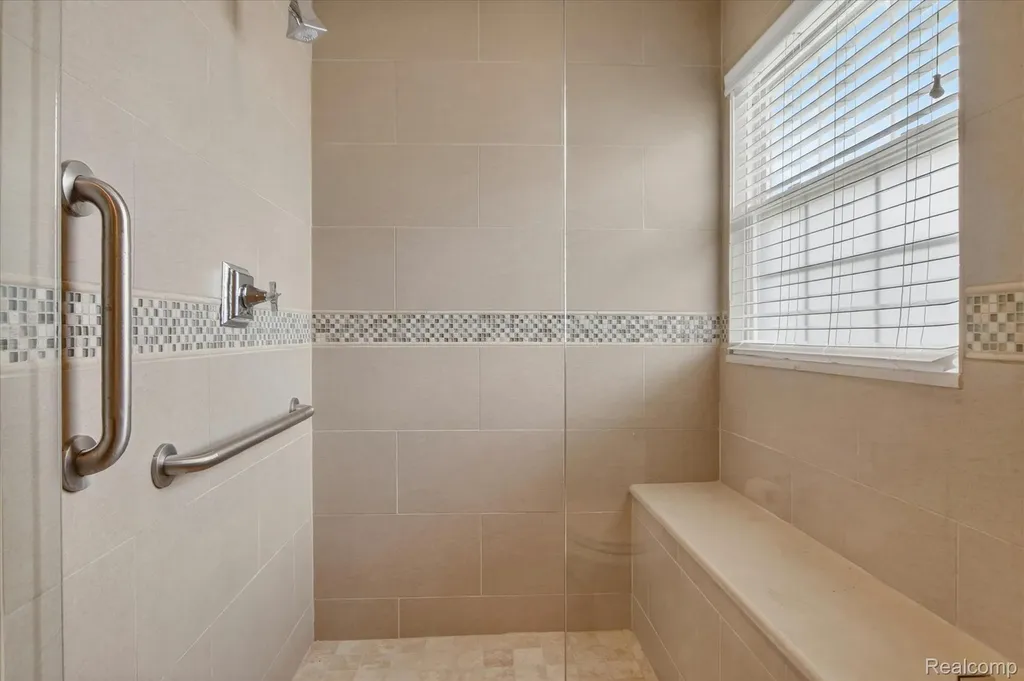 5447 Lahser Road Bloomfield Charter Township MI 48304