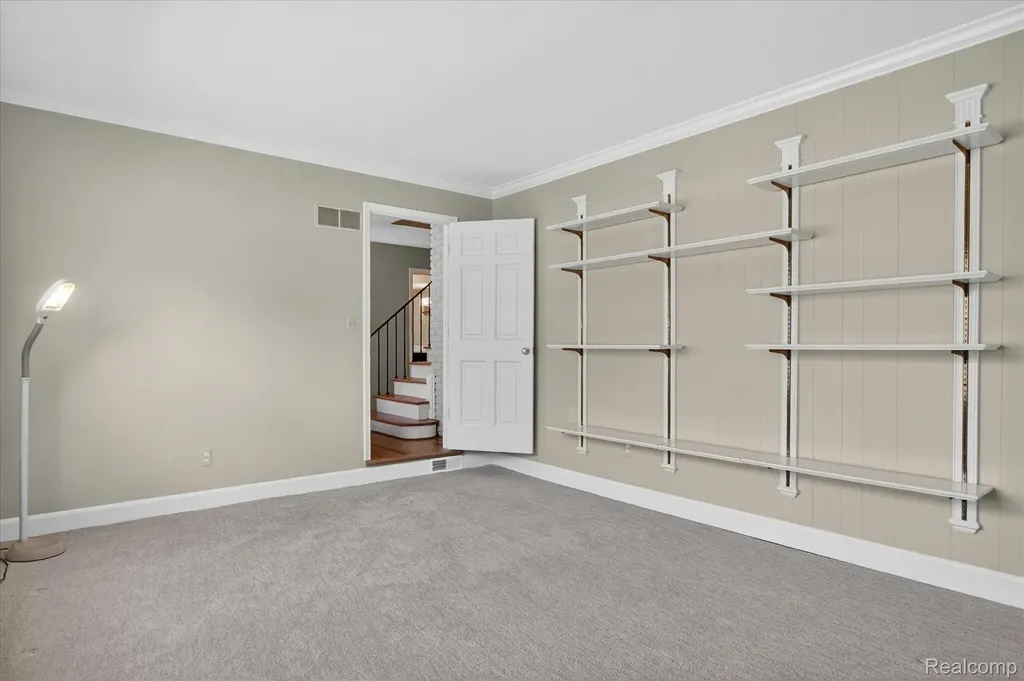 5447 Lahser Road Bloomfield Charter Township MI 48304