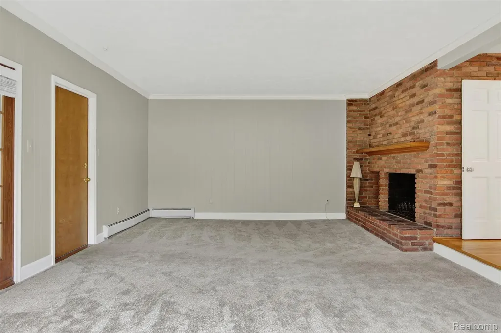 5447 Lahser Road Bloomfield Charter Township MI 48304