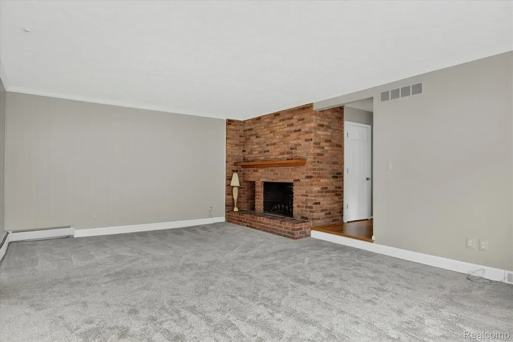 5447 Lahser Road Bloomfield Charter Township MI 48304