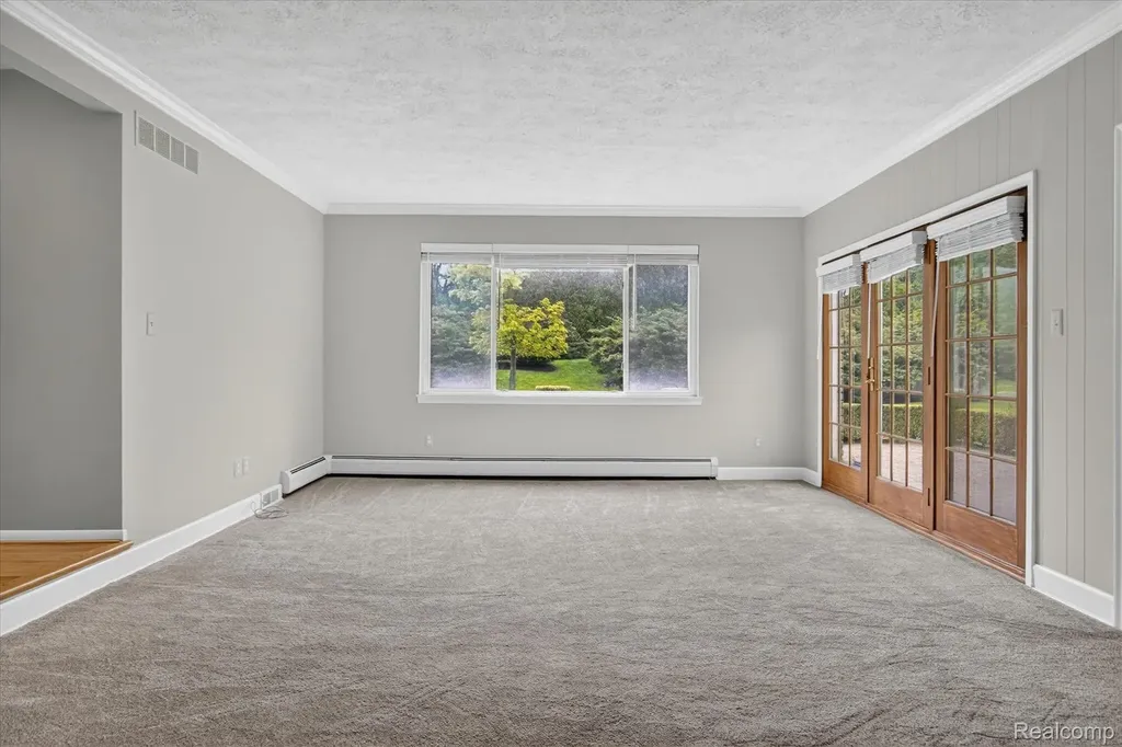 5447 Lahser Road Bloomfield Charter Township MI 48304