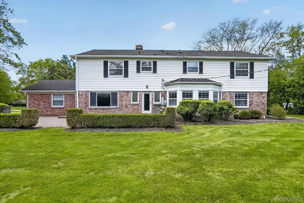 5447 Lahser Road Bloomfield Charter Township MI 48304