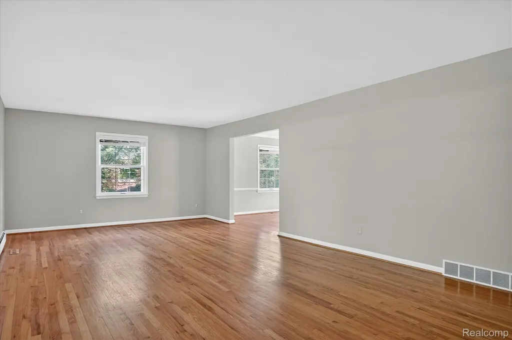 5447 Lahser Road Bloomfield Charter Township MI 48304