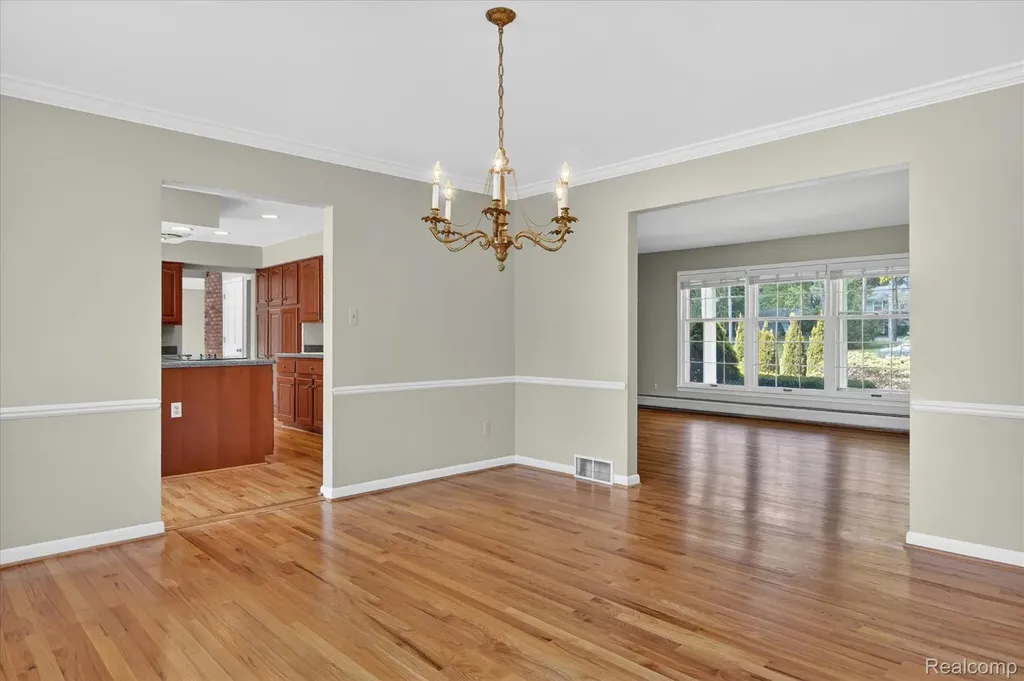 5447 Lahser Road Bloomfield Charter Township MI 48304