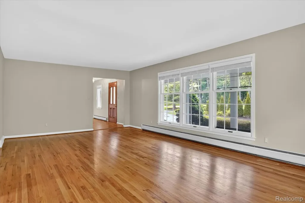 5447 Lahser Road Bloomfield Charter Township MI 48304