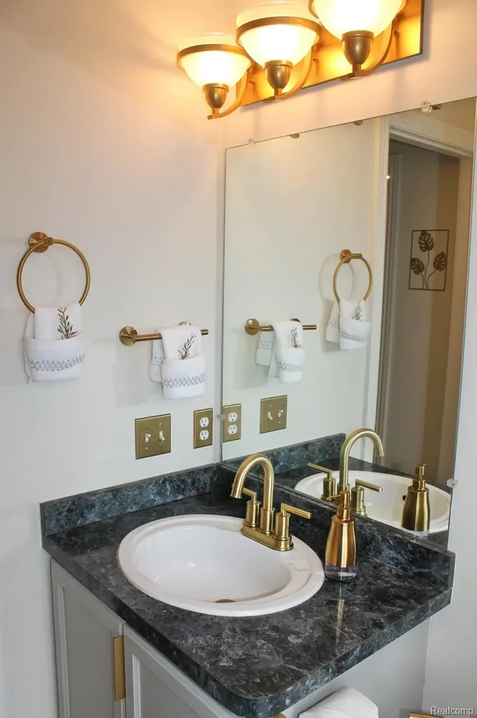 45411 N Stonewood Road Canton Charter Township MI 48187