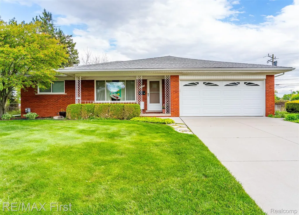 31308 Jay Drive Warren City MI 48093
