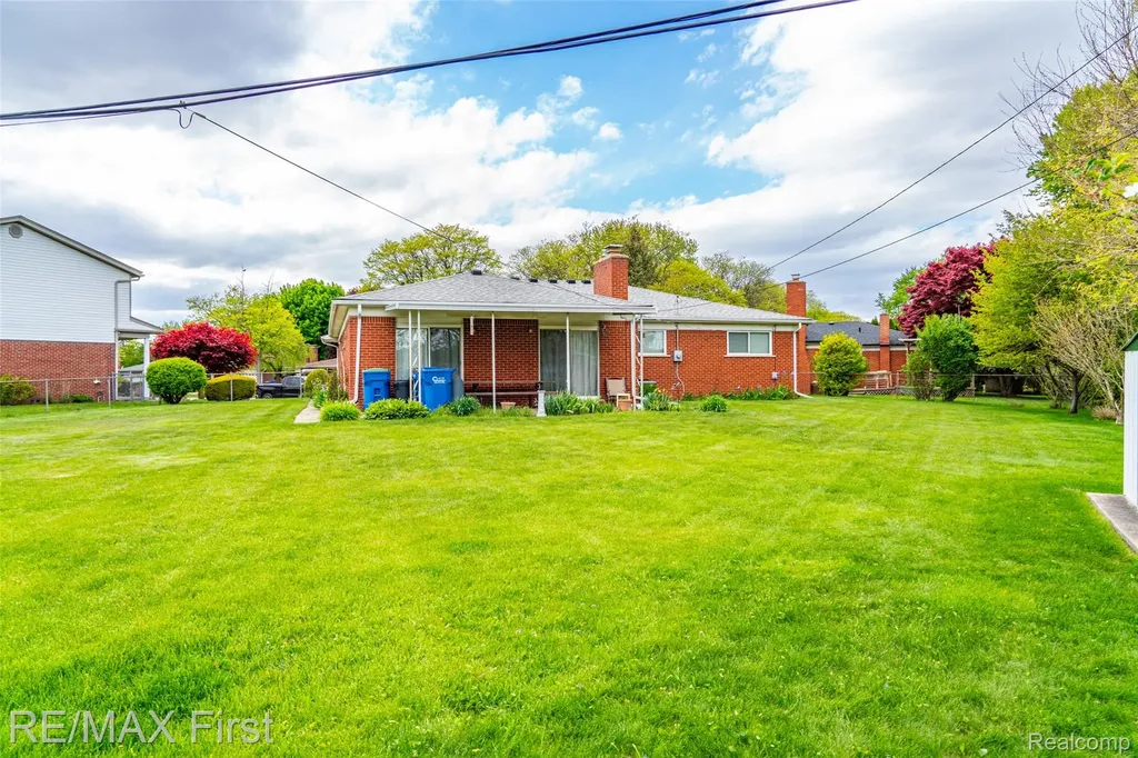31308 Jay Drive Warren City MI 48093