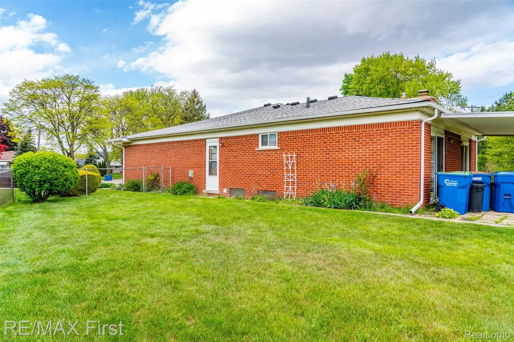31308 Jay Drive Warren City MI 48093