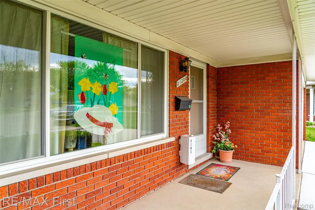 31308 Jay Drive Warren City MI 48093