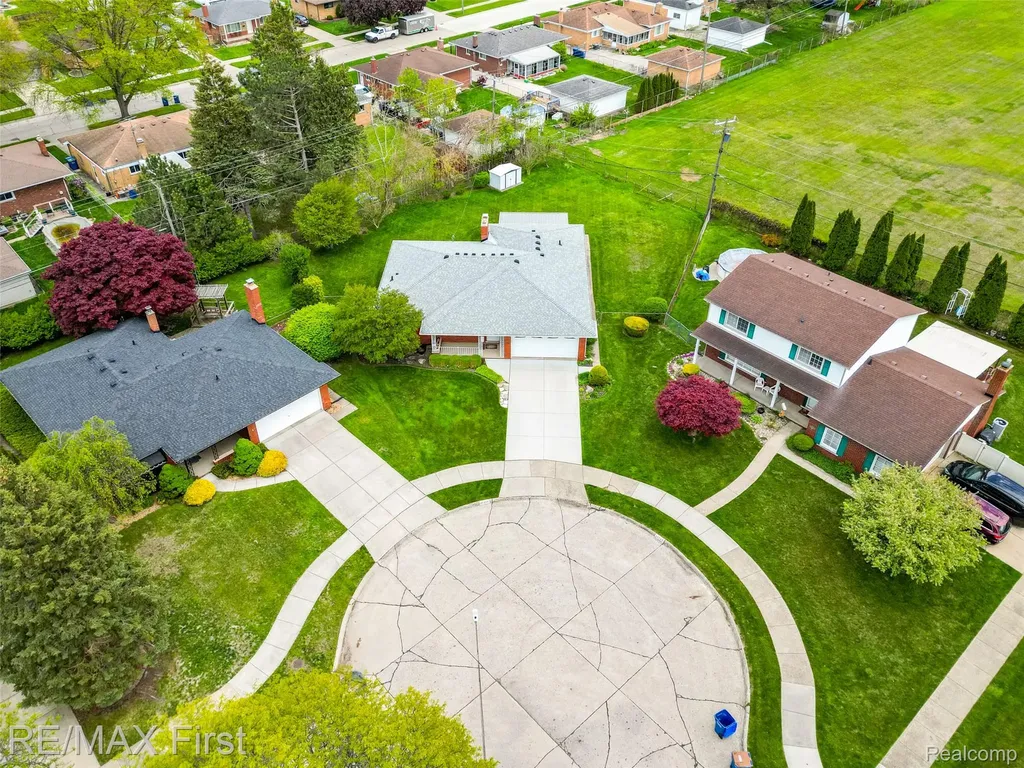 31308 Jay Drive Warren City MI 48093