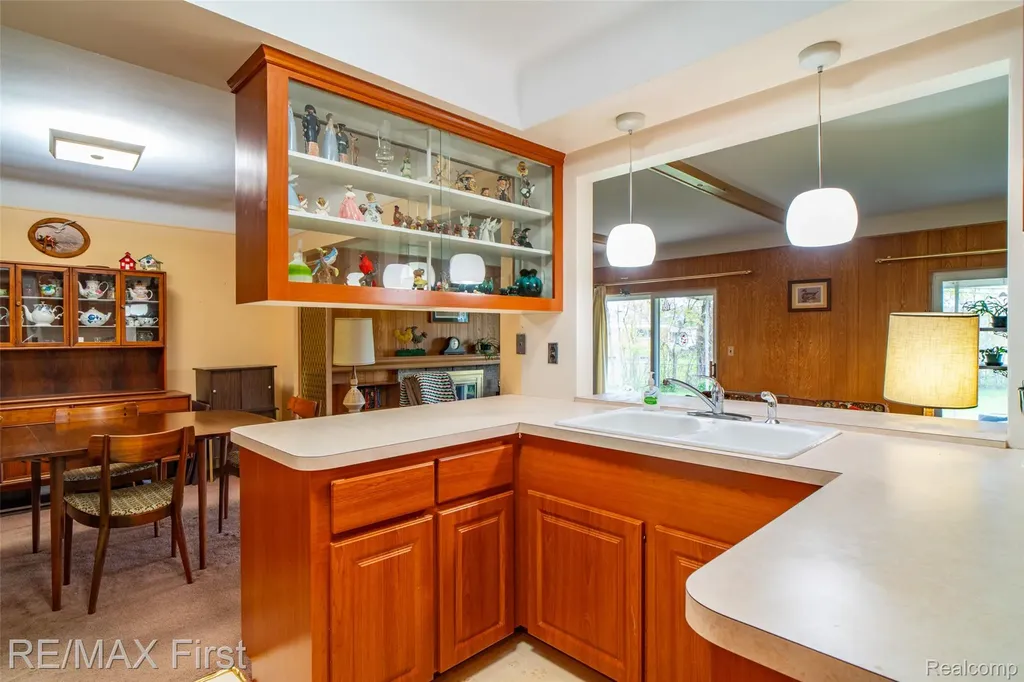31308 Jay Drive Warren City MI 48093