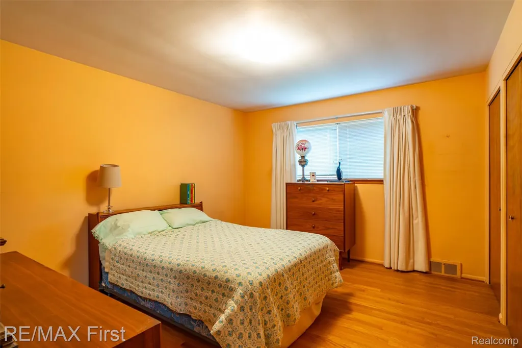 31308 Jay Drive Warren City MI 48093