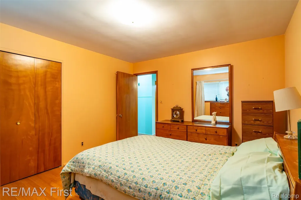 31308 Jay Drive Warren City MI 48093