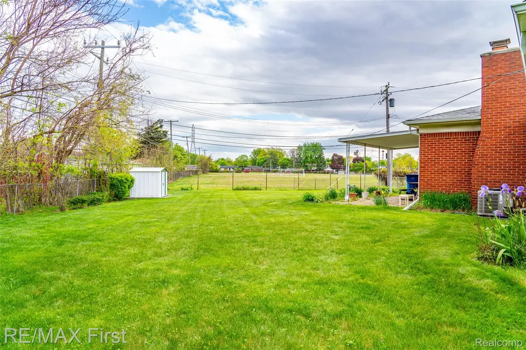 31308 Jay Drive Warren City MI 48093