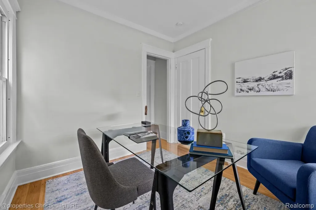 1093-95 Lakepointe Street Grosse Pointe Park City MI 48230