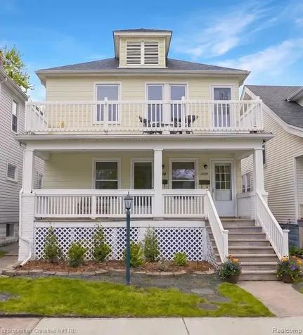 1093-95 Lakepointe Street Grosse Pointe Park City MI 48230