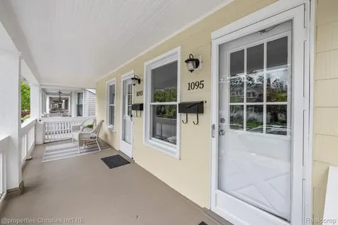 1093-95 Lakepointe Street Grosse Pointe Park City MI 48230