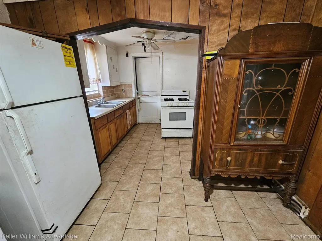 19760 Rowe Street Detroit City MI 48205