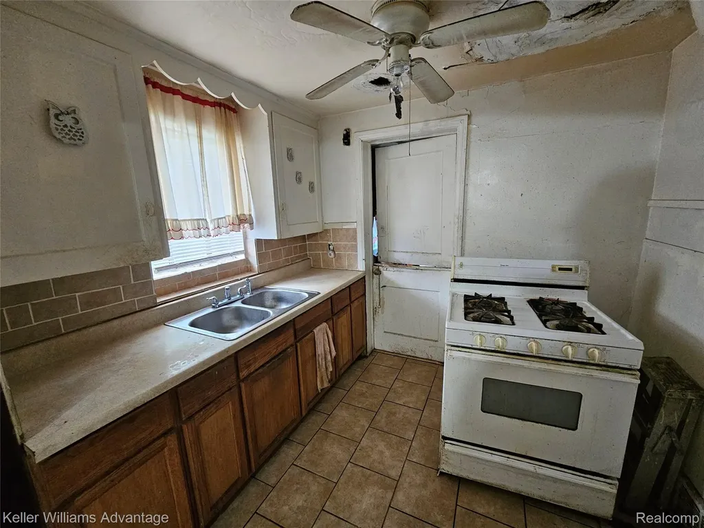 19760 Rowe Street Detroit City MI 48205