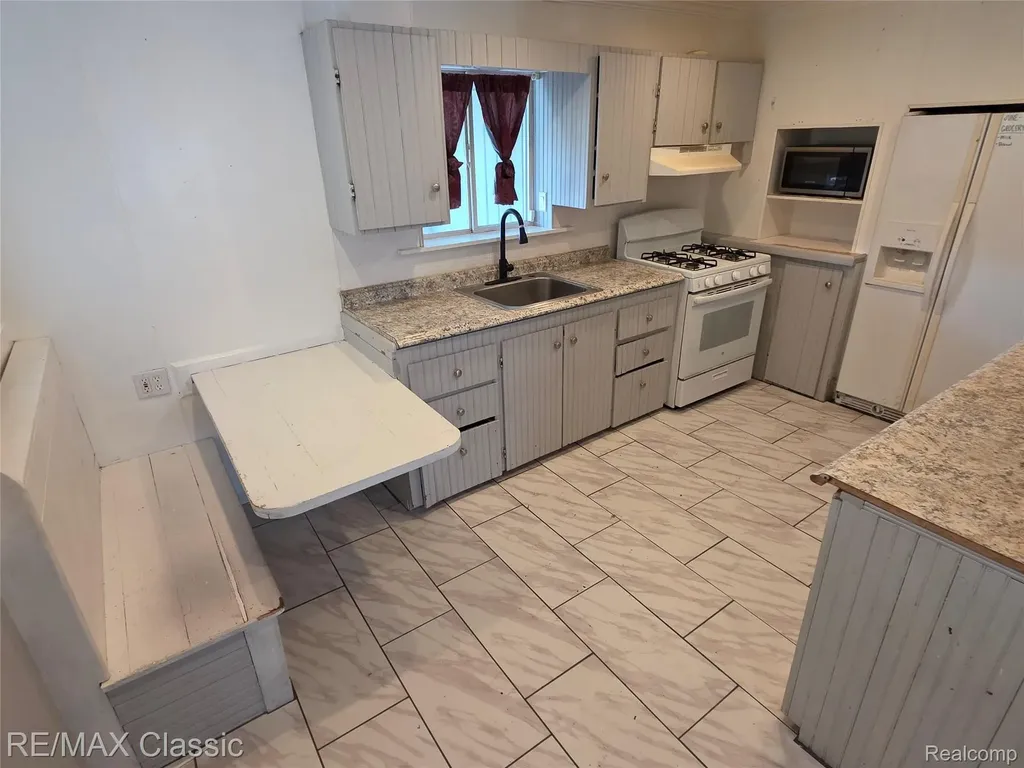 21 Broadway Street Oxford Village MI 48371