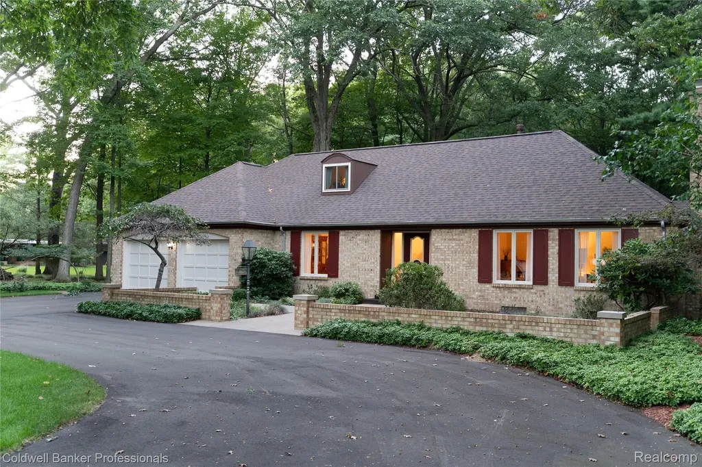 3969 Braeburn Drive Norton Shores City MI 49441