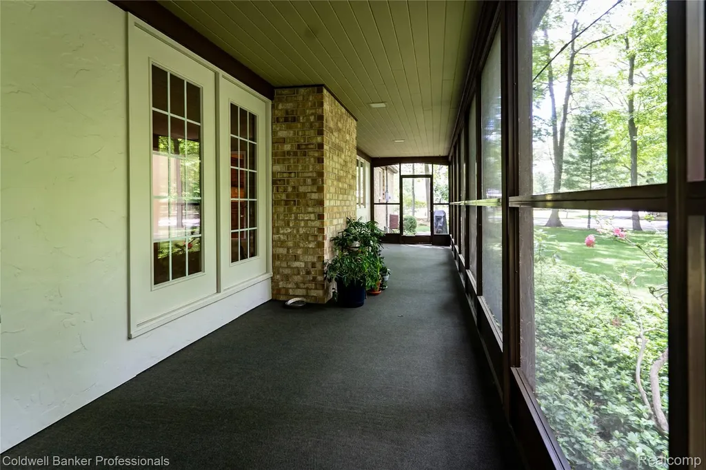 3969 Braeburn Drive Norton Shores City MI 49441