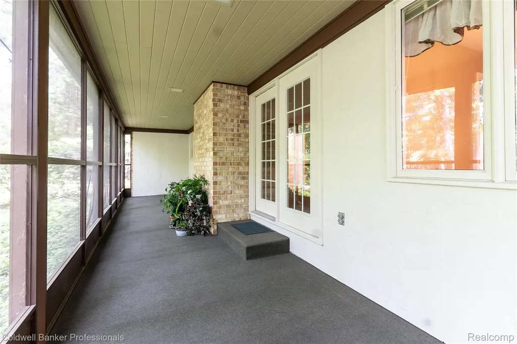 3969 Braeburn Drive Norton Shores City MI 49441