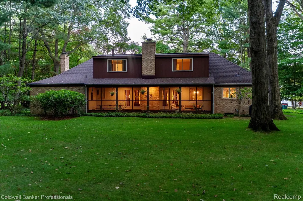 3969 Braeburn Drive Norton Shores City MI 49441