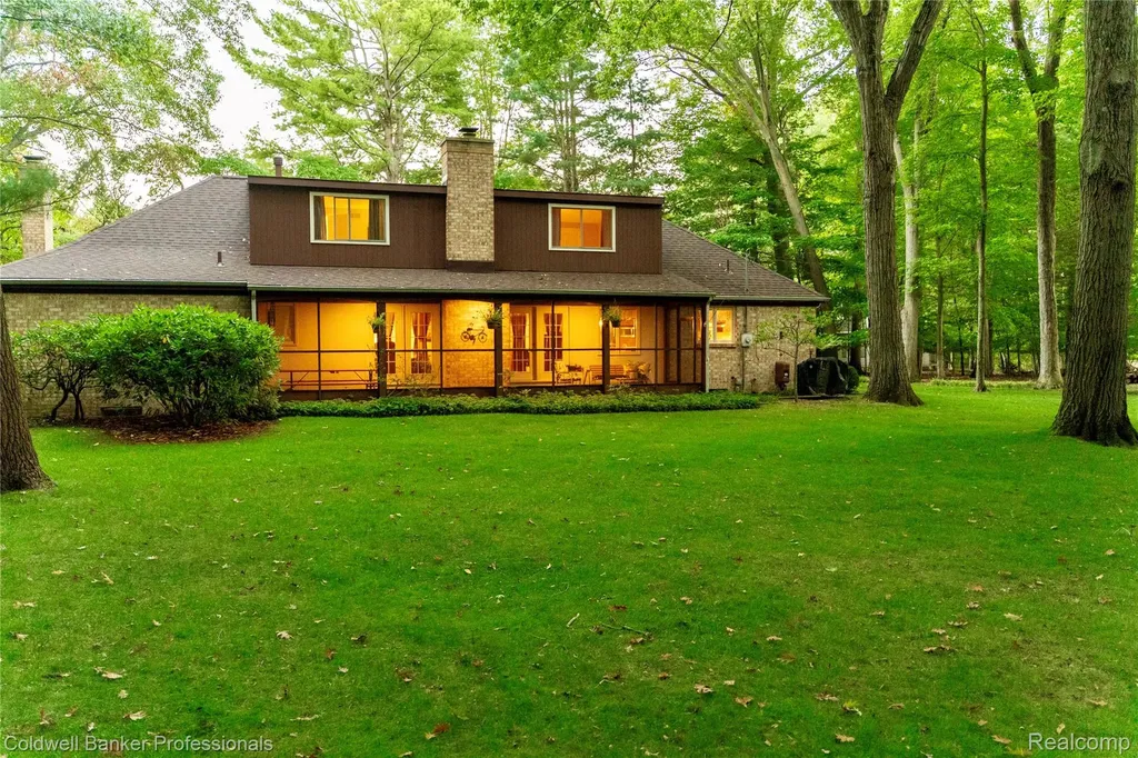 3969 Braeburn Drive Norton Shores City MI 49441