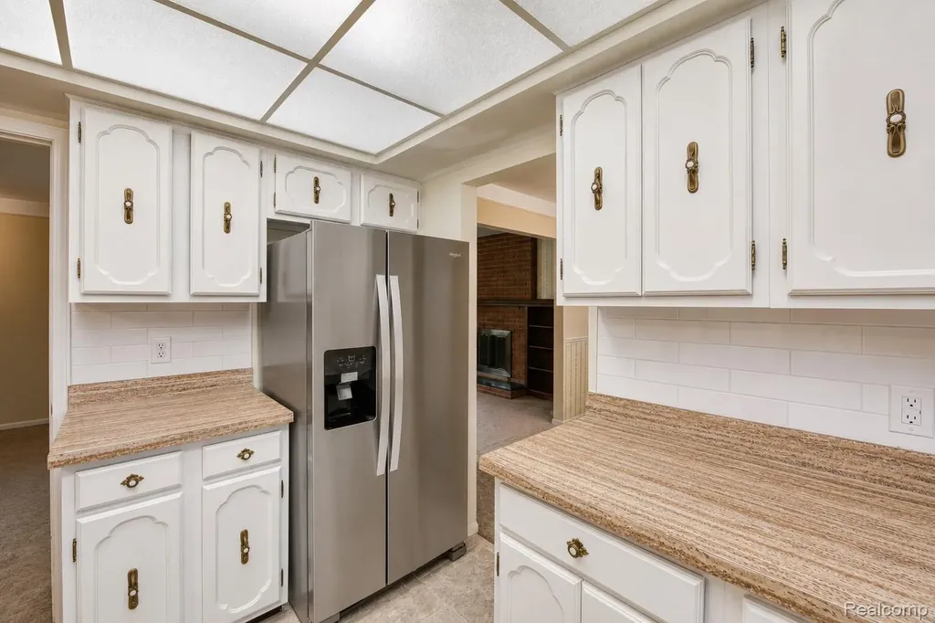 6295 Vernmoor Drive Troy City MI 48098