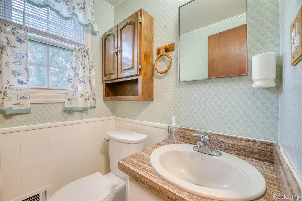 6295 Vernmoor Drive Troy City MI 48098
