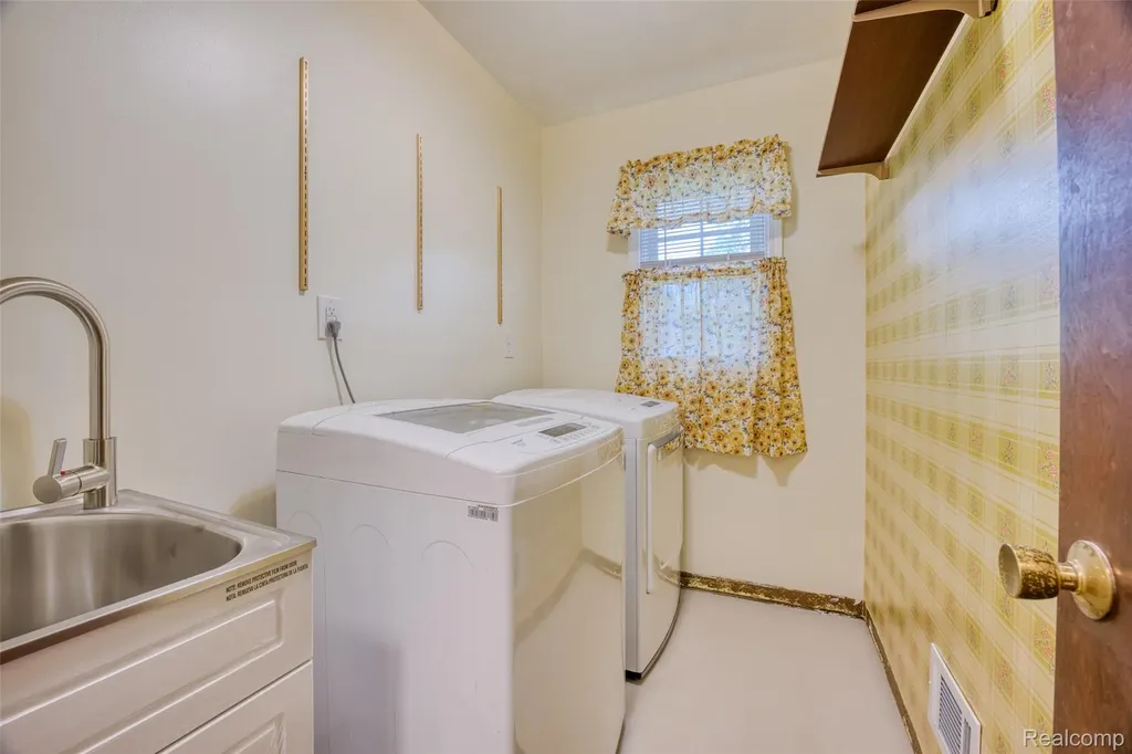 6295 Vernmoor Drive Troy City MI 48098