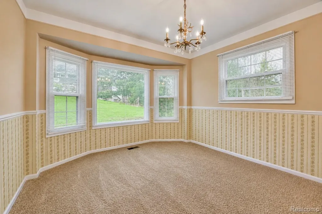6295 Vernmoor Drive Troy City MI 48098