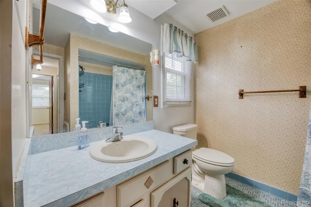 6295 Vernmoor Drive Troy City MI 48098