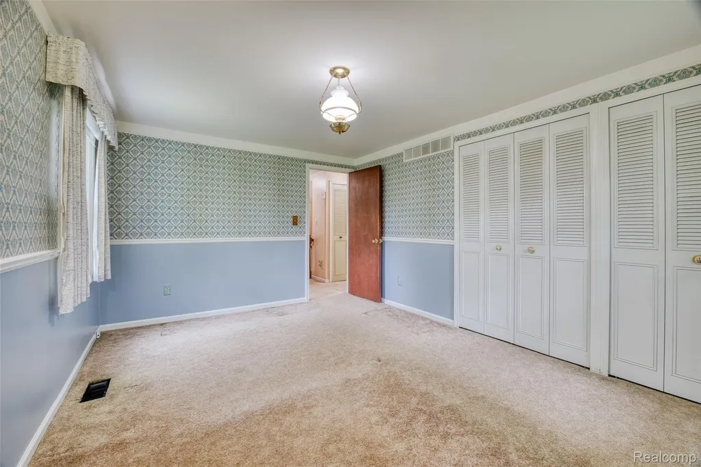 6295 Vernmoor Drive Troy City MI 48098