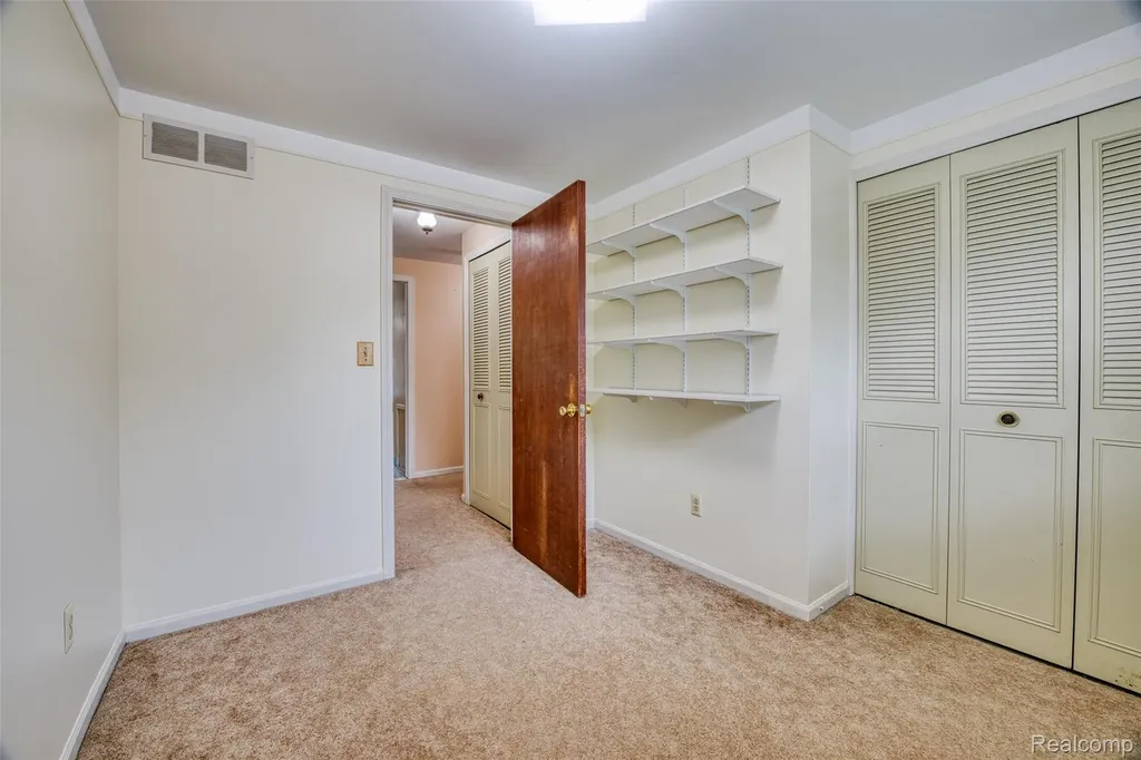 6295 Vernmoor Drive Troy City MI 48098