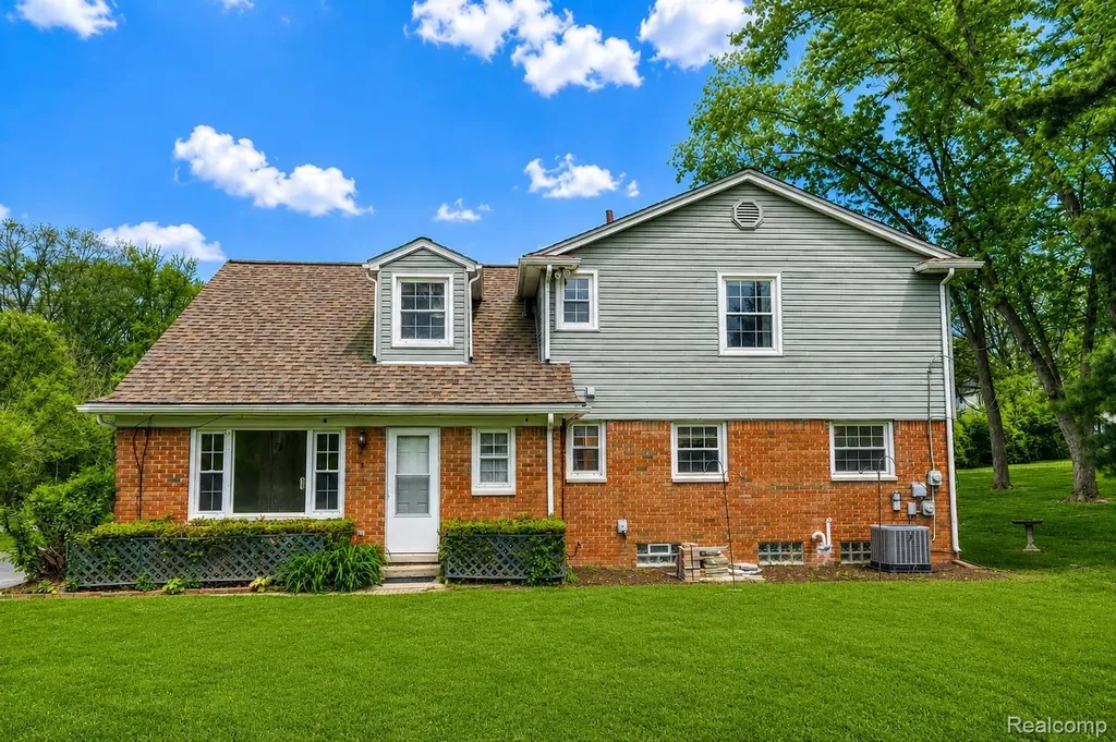 6295 Vernmoor Drive Troy City MI 48098