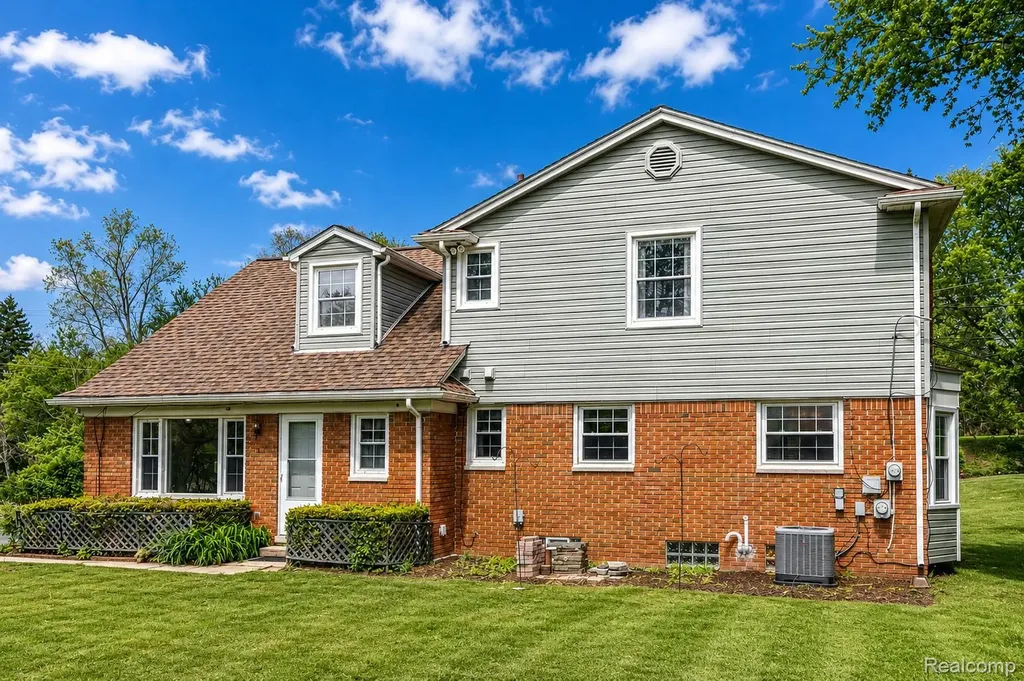 6295 Vernmoor Drive Troy City MI 48098