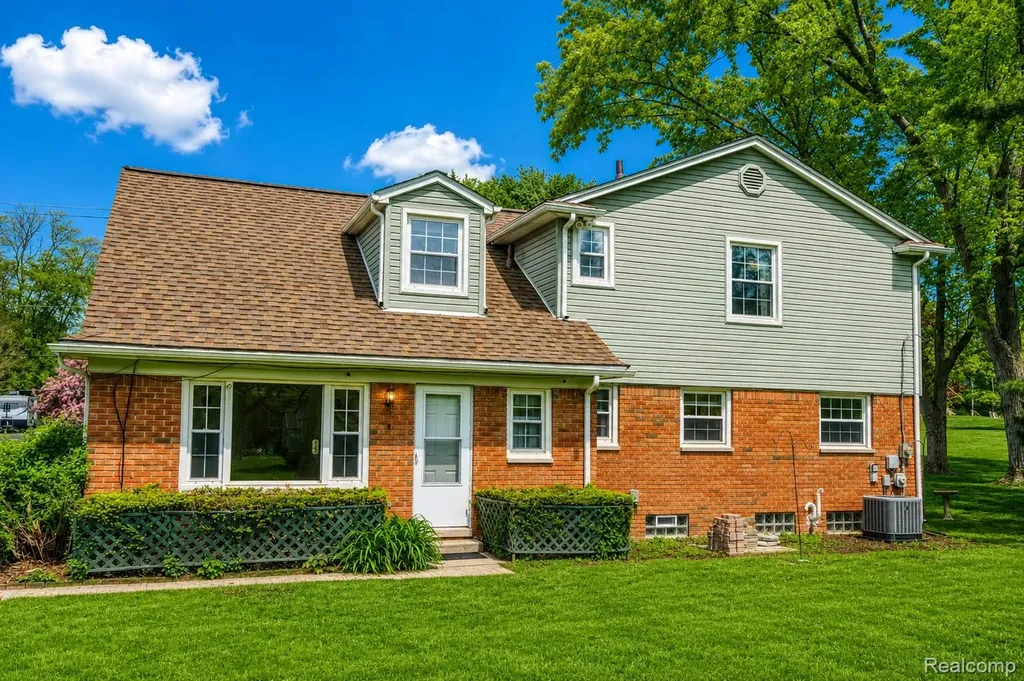 6295 Vernmoor Drive Troy City MI 48098