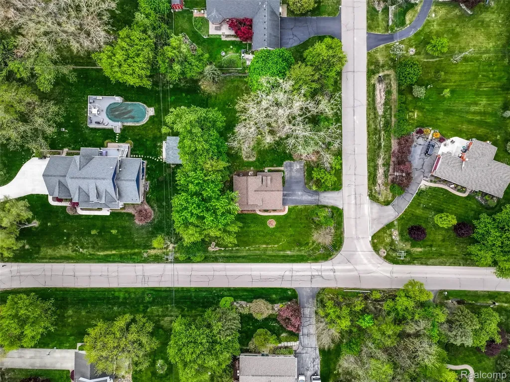 6295 Vernmoor Drive Troy City MI 48098