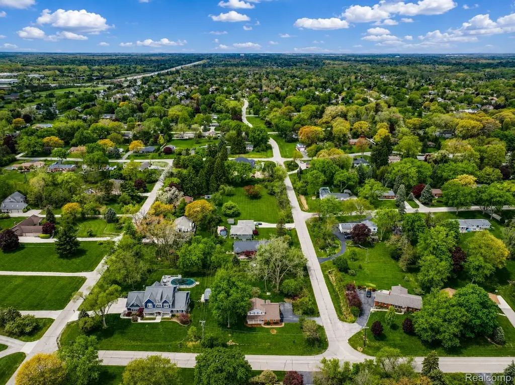 6295 Vernmoor Drive Troy City MI 48098