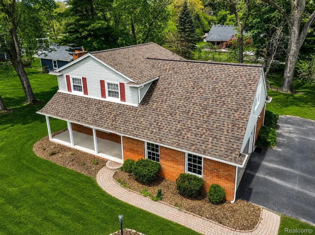 6295 Vernmoor Drive Troy City MI 48098