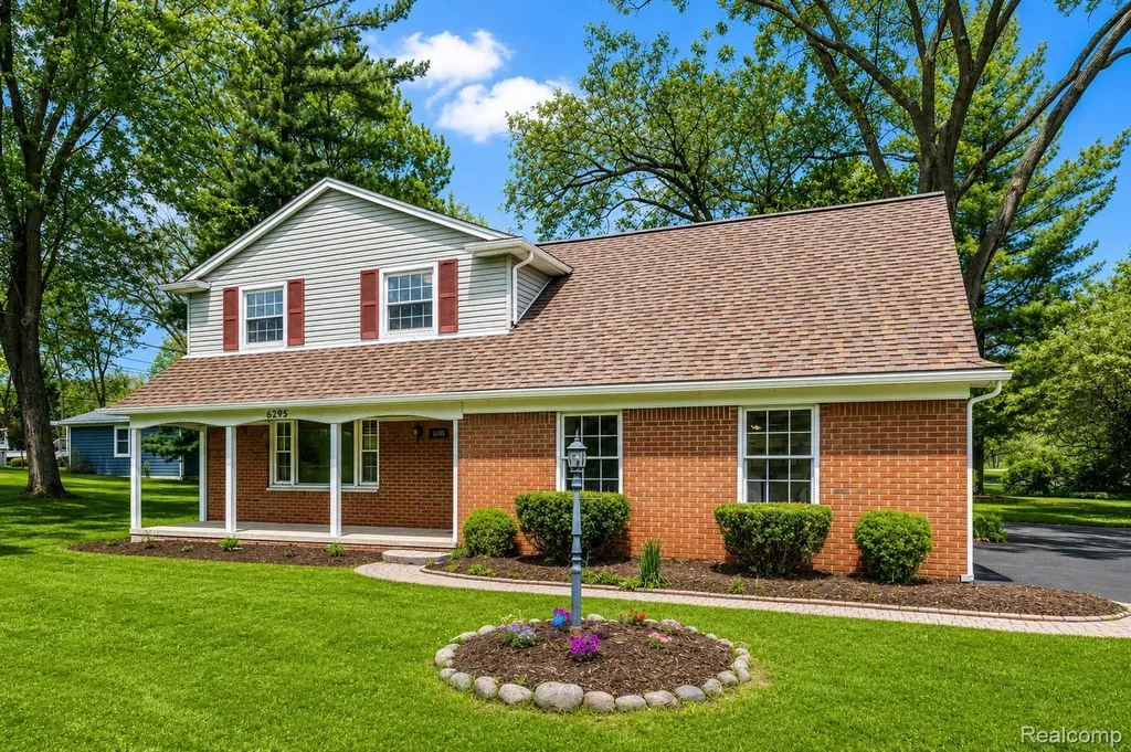 6295 Vernmoor Drive Troy City MI 48098